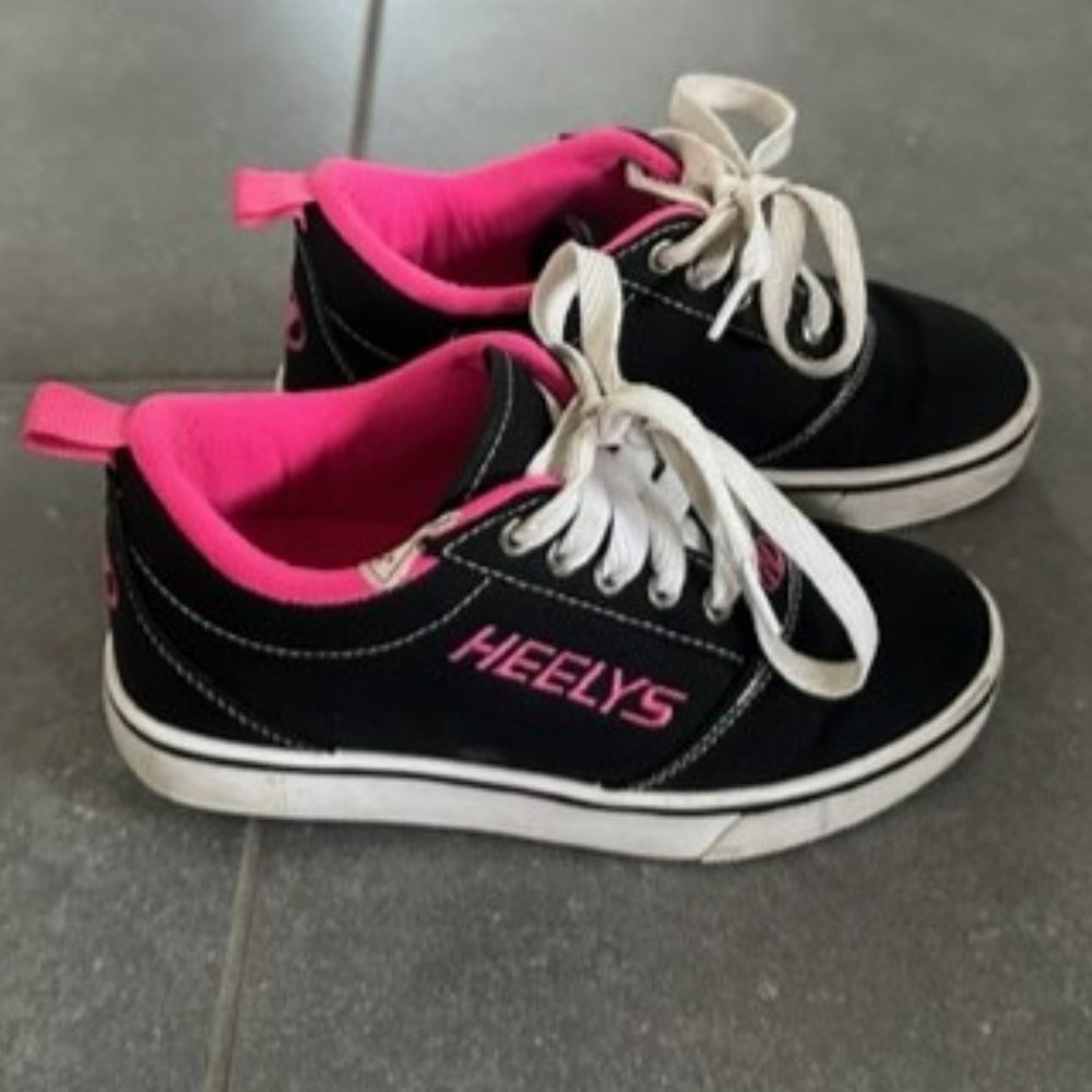 Girls Heelys Wheeled Shoes, Black/Pink, Size 1
